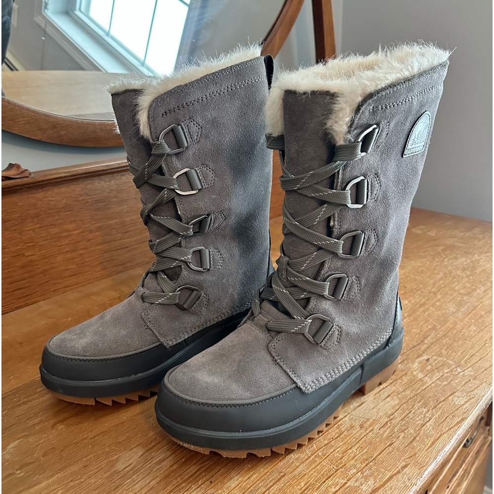 Sorel Gray Winter Boots with Faux Fur Lining